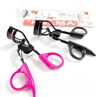 فرمژه فلزی هلما با طراحی ارگونومیک و پد نرم مخصوص حالت دادن مژه